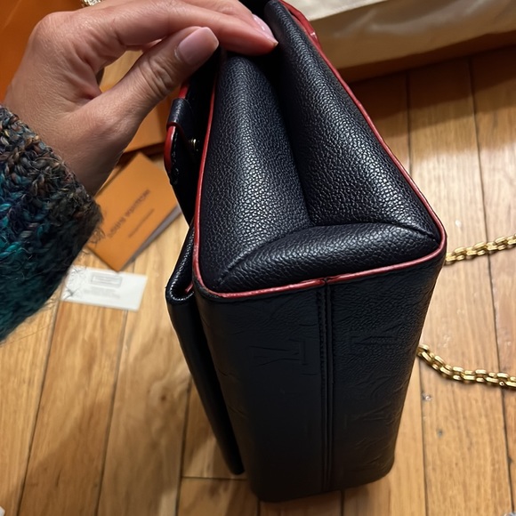 Louis Vuitton flap bag - Picture 10 of 14